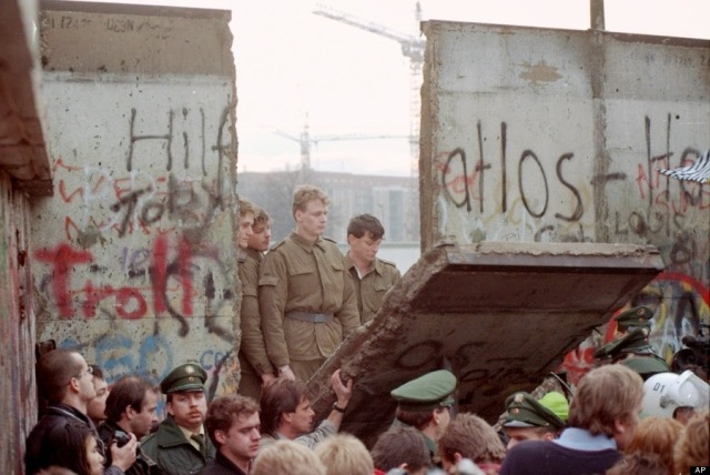 fall of berlin wall 1989